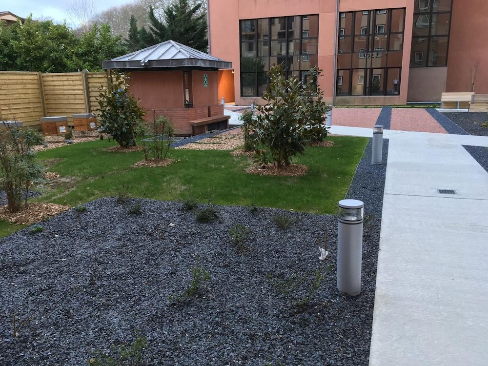Ibis Pont Jumeaux 3*